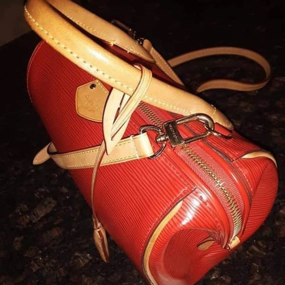 Accepting offers!! AUTHENTIC LOUIS VUITTON EPI DOC bb COQUELICOT - Picture 5 of 12